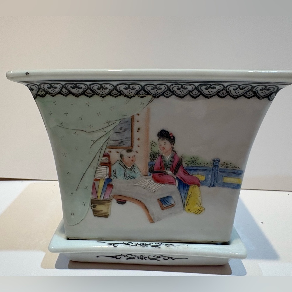 Chinese Porcelain Planter or Jardinière with Traditional Art - Picture 8 of 9